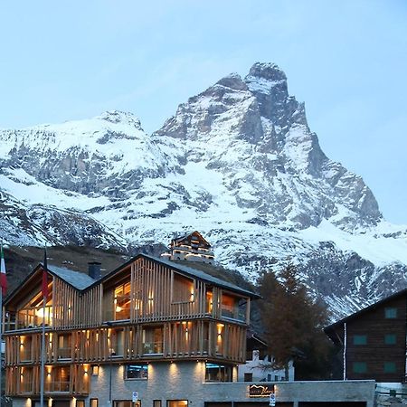 לינה וארוחת בוקר ברויל-קרוויניה Chalet Blanc Cervinia מראה חיצוני תמונה