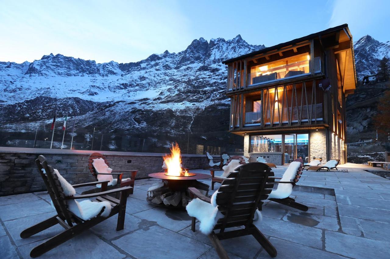 לינה וארוחת בוקר ברויל-קרוויניה Chalet Blanc Cervinia מראה חיצוני תמונה