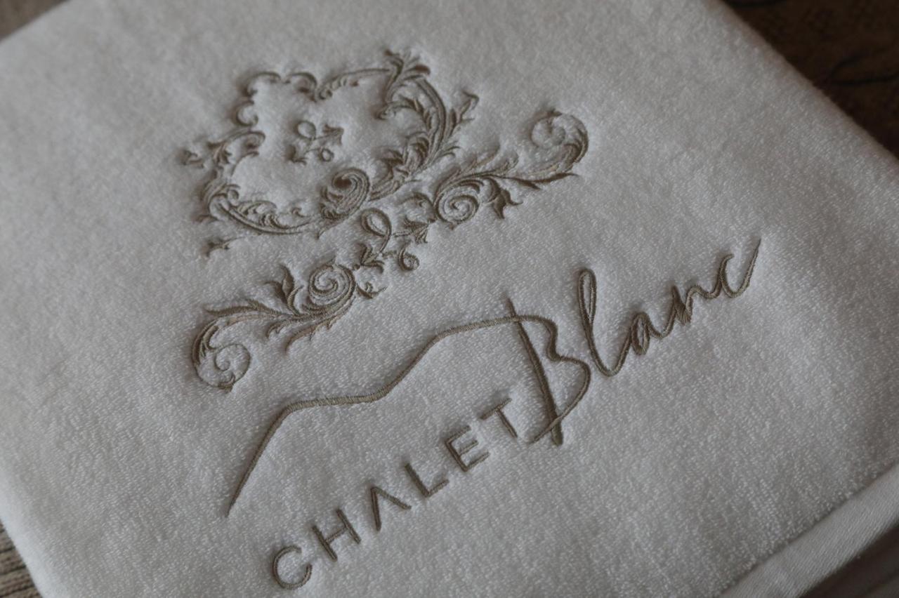 לינה וארוחת בוקר ברויל-קרוויניה Chalet Blanc Cervinia מראה חיצוני תמונה